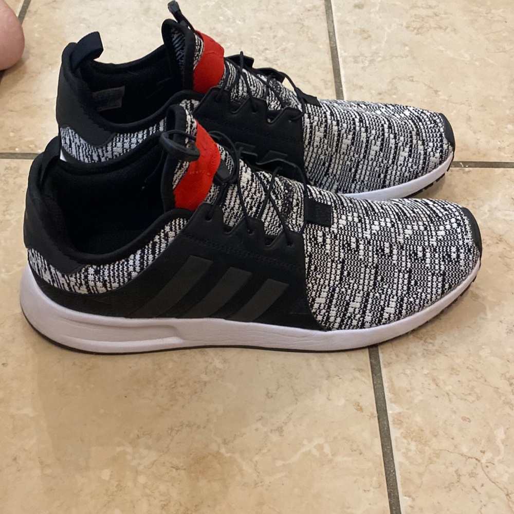 Men’s size 10.5 Adidas sneaker